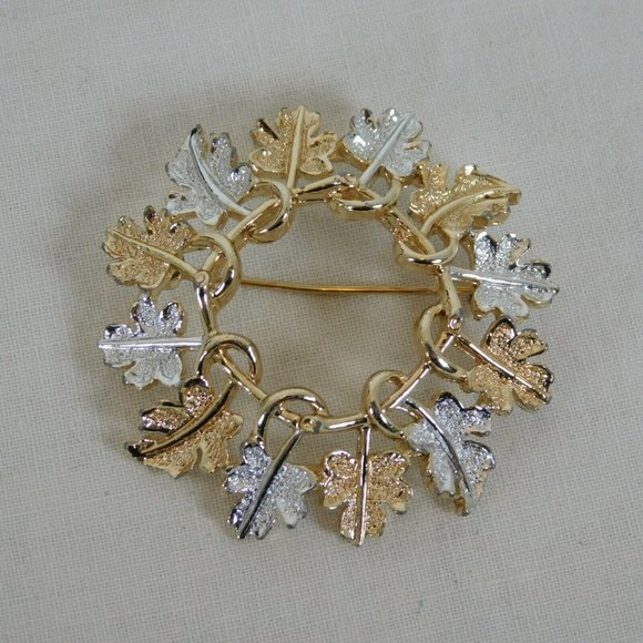 Sarah Coventry Jewelry - Sarah Coventry Garland Silver Gold Oak Leaf Circular Round Brooch Pin Vintage